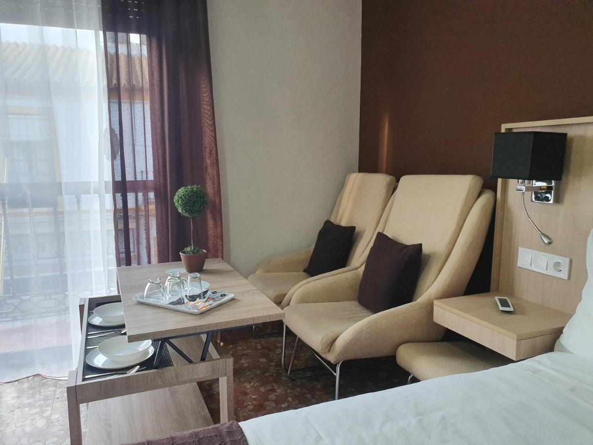 Luna-Guest Rooms Alcalá de Guadaira Exterior foto