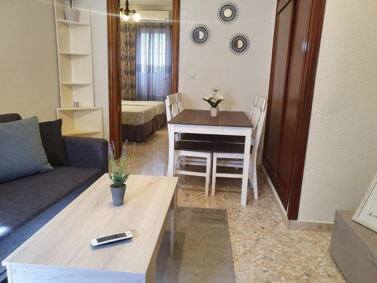 Luna-Guest Rooms Alcalá de Guadaira Exterior foto
