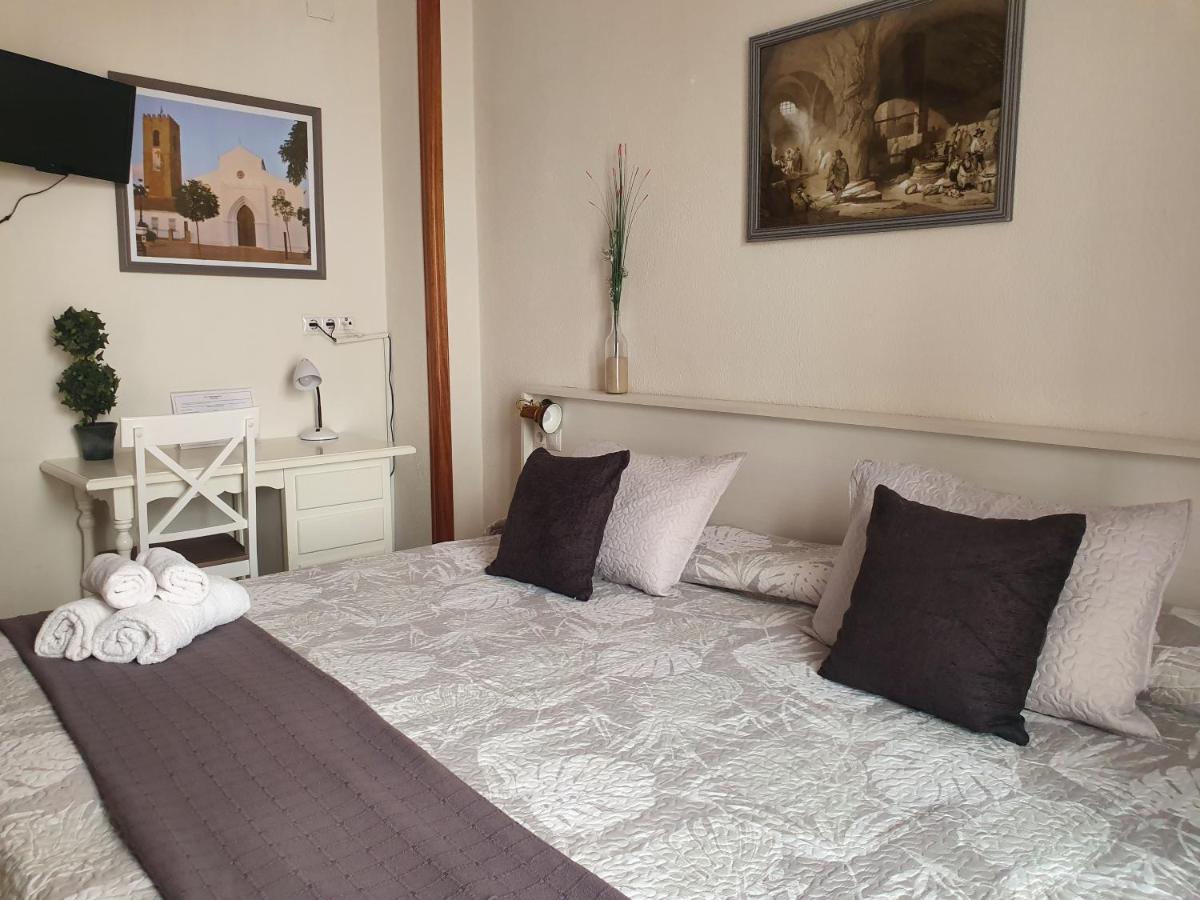 Luna-Guest Rooms Alcalá de Guadaira Exterior foto
